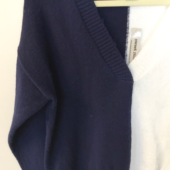 COPY - NWT Sweet Romeo Colorblocked V-Neck Sweater - S - Picture 3 of 5